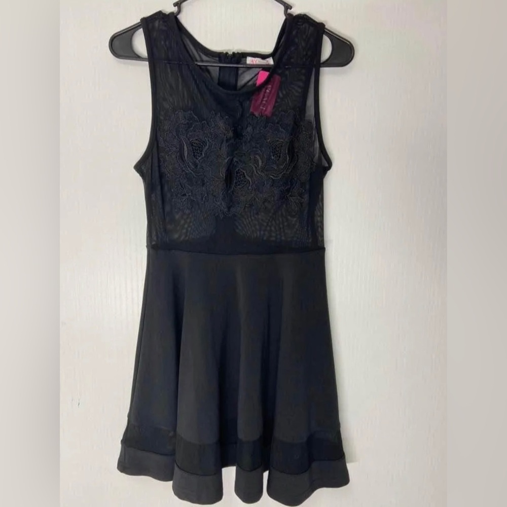 Womens Cute Black Dress Size Medium in good condition 🖤